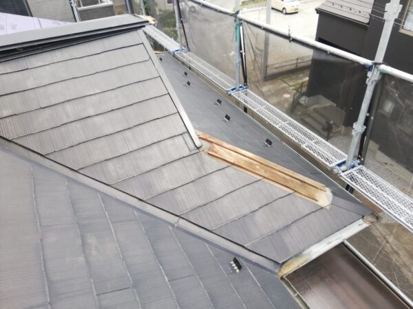 川越市にて屋根修理〈オークリッジスーパーへのカバー工法〉の施工前写真